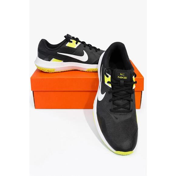 Nike Varsity Compete TR 3 Men’s Training Shoes Black Volt White Size 8.5 NWOT